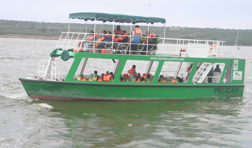 kazinga channel boat cruise 